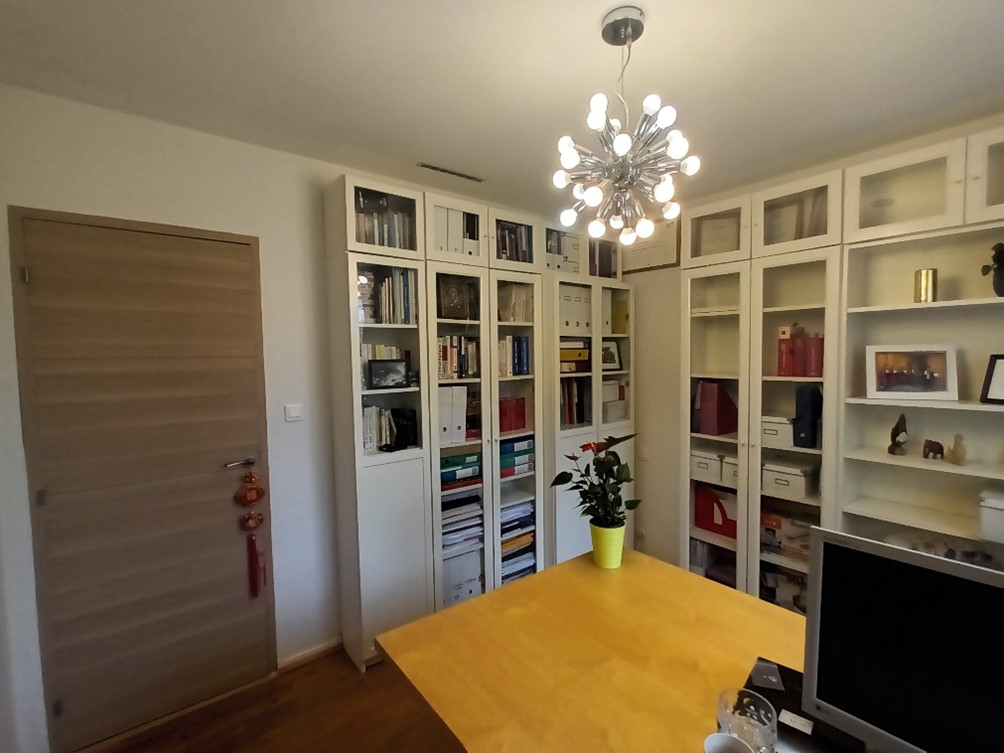 BUREAU DOBI